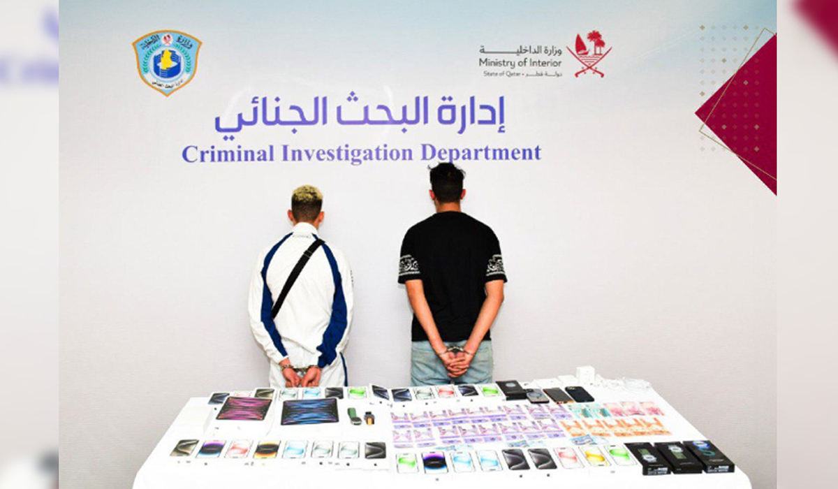 MoI detains two for stealing mobile phones from a commercial store in Qatar